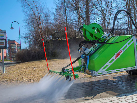 Avant® front loaders - high pressure washer UK Avant sales