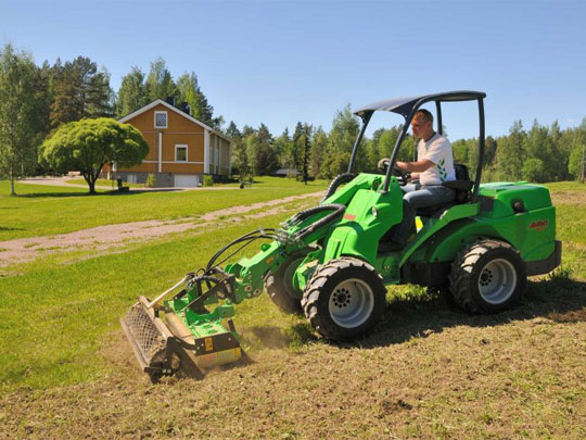 Avant® front loaders - stone burier UK Avant sales