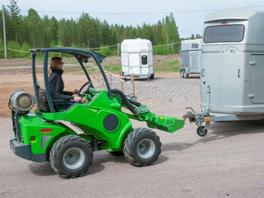 Avant® front loaders - ball hitch UK Avant sales