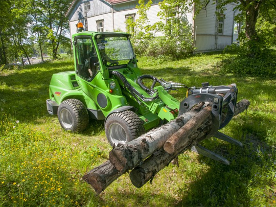 Avant® front loaders - heavy duty log grab UK Avant sales