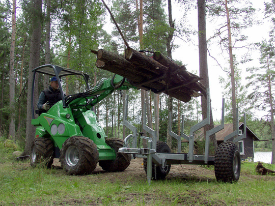 Avant® front loaders - log grab UK Avant sales