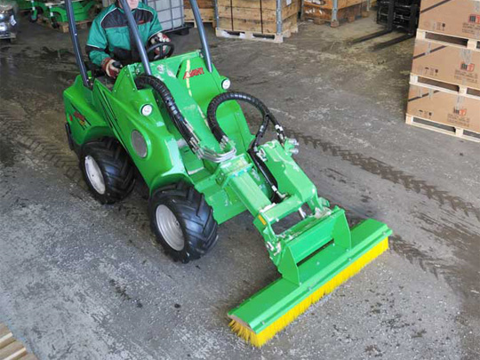 Avant® front loaders - push broom UK Avant sales