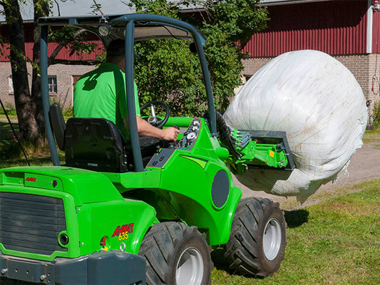 Avant® front loaders - round bale fork UK Avant sales