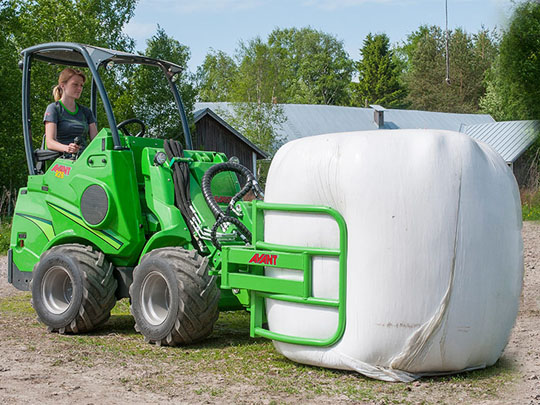 Avant® front loaders - round bale grab UK Avant sales