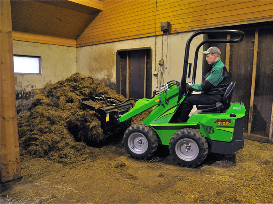 Avant® front loaders - silage fork UK Avant sales