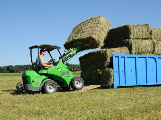 Avant® front loaders - square bale fork UK Avant sales