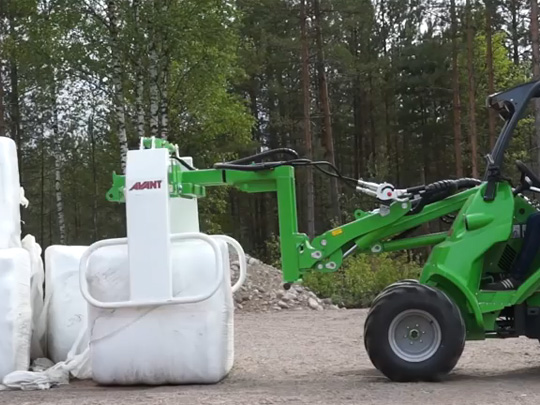 Avant® front loaders - square bale grab UK Avant sales