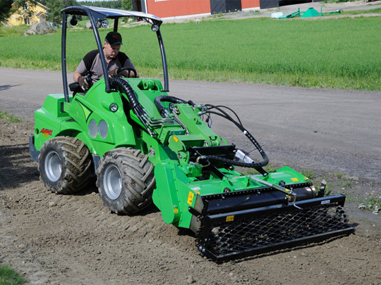 Avant® front loaders - stone burier UK Avant sales