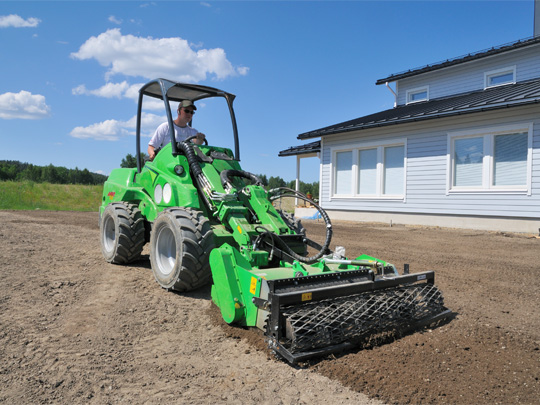 Avant® front loaders - stone burier UK Avant sales