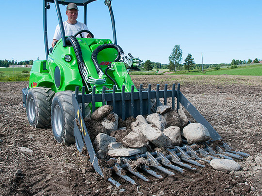 Avant® front loaders - stone collecting riddle bucket UK Avant sales