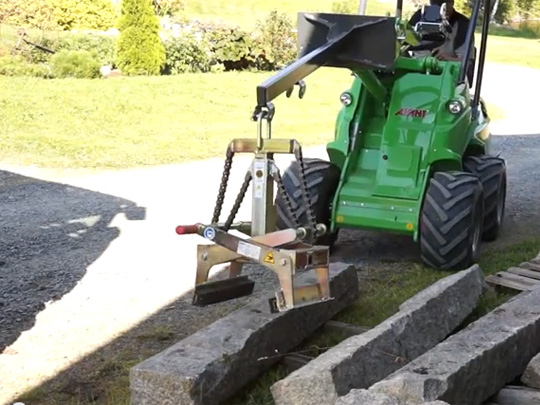 Avant® front loaders - stone grab UK Avant sales