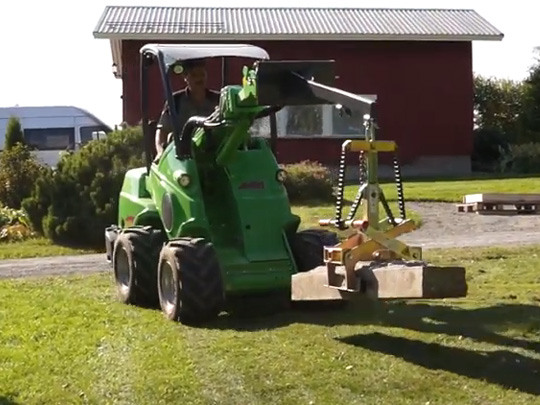 Avant® front loaders - stone grab UK Avant sales