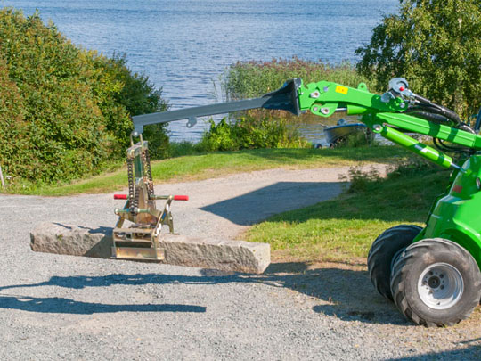 Avant® front loaders - stone grab UK Avant sales