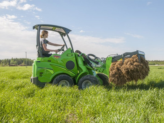 Avant® front loaders - XL silage grab UK Avant sales