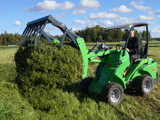 Avant® front loaders - XL silage grab UK Avant sales