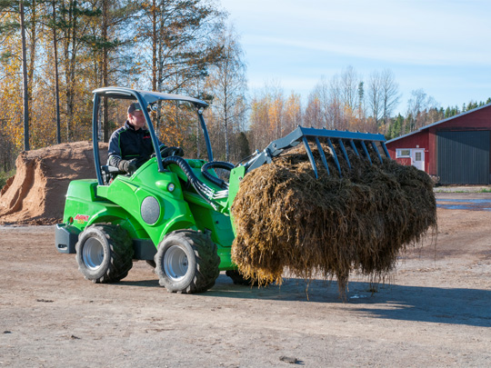 Avant® front loaders - XL silage grab UK Avant sales