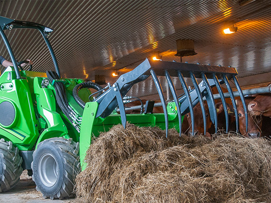 Avant® front loaders - XL silage grab UK Avant sales